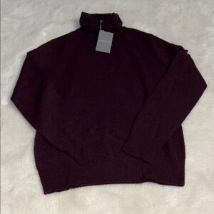 Neiman Marcus 100% Cashmere Turtleneck Sweater